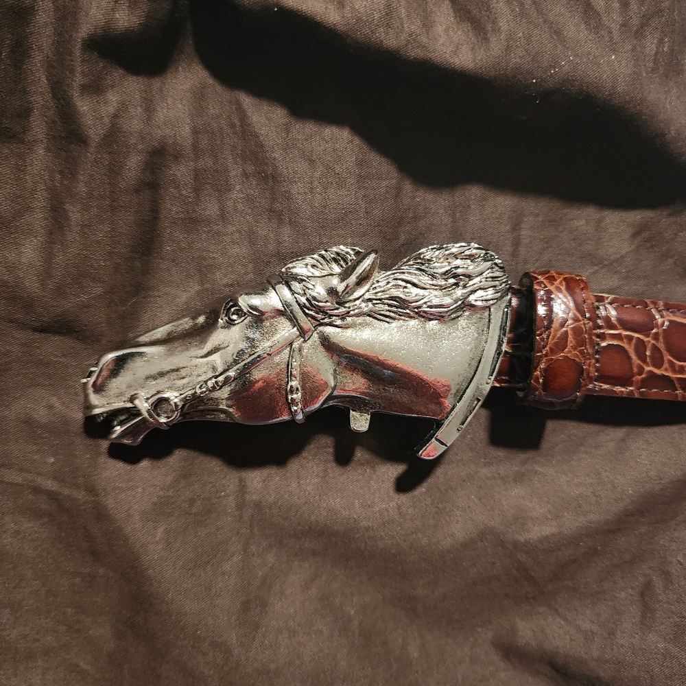 Women Rich Brown Leather Belt With Gucci Style Horse Head.